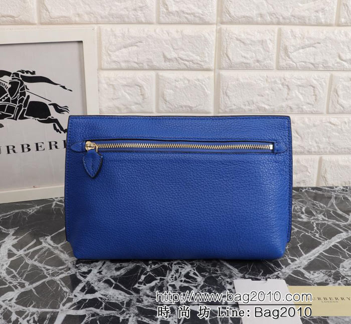 BURBERRY巴寶莉 簡約時尚手拿包 拉鏈口袋飾有 Burberry立體字母 2288  Bhq1047